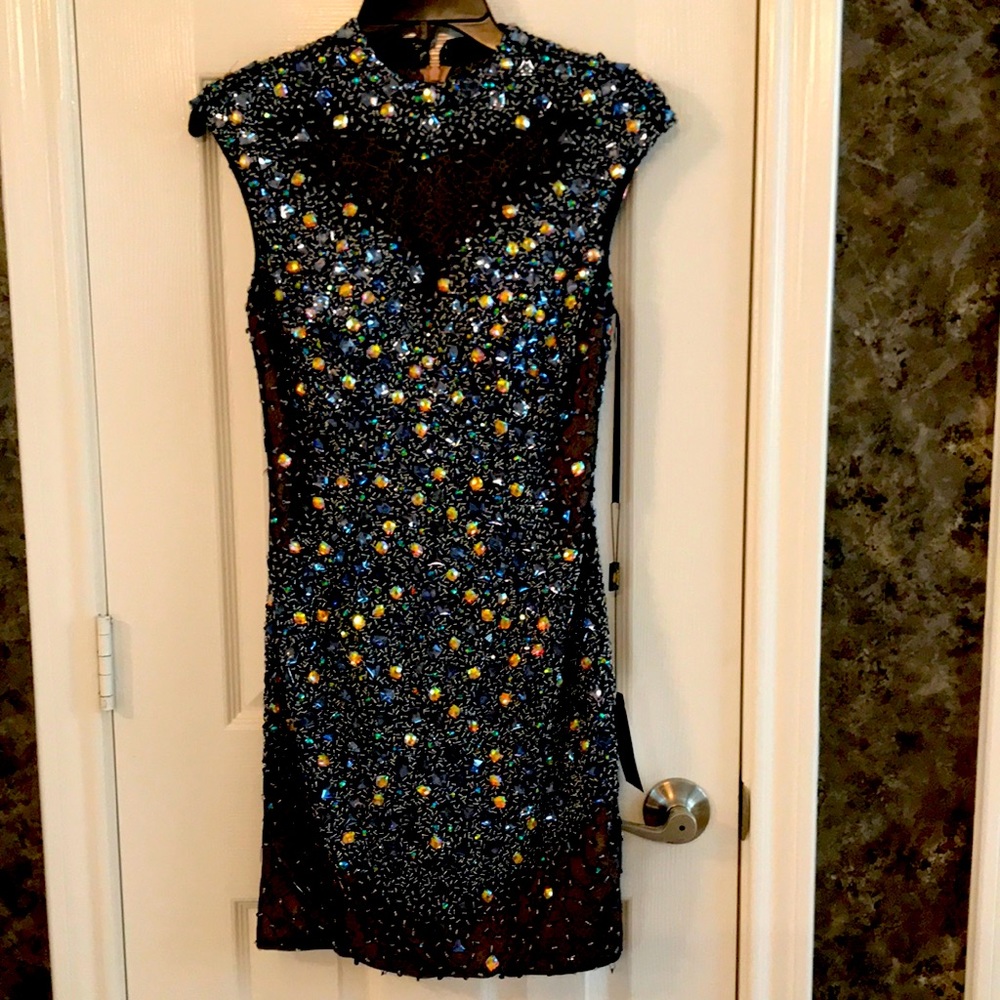NEW AND BEAUTIFUL SEQUIN WOMEN DRESS SIZE 2